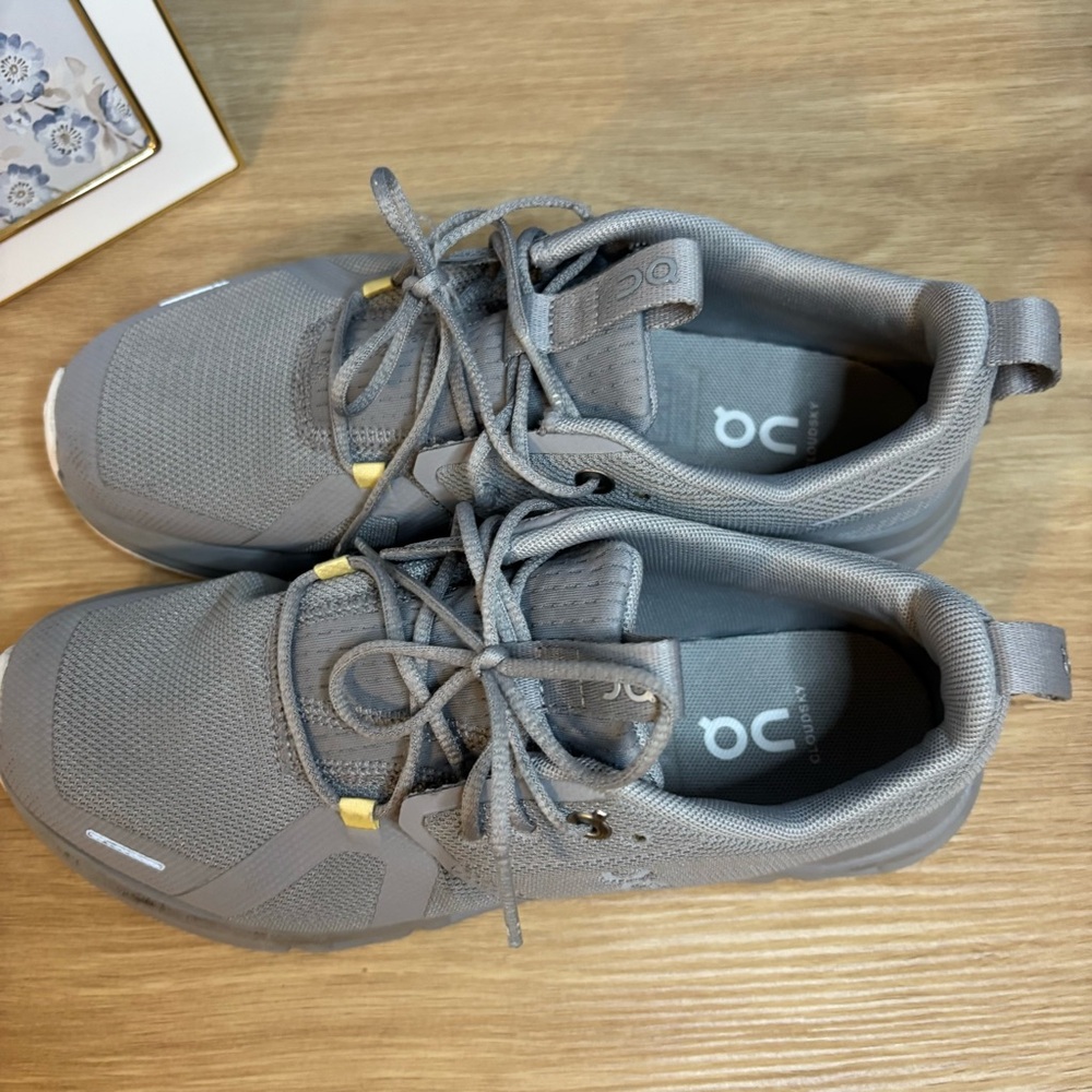 Kids OnCloud shoes - 4.5y - Picture 2 of 7